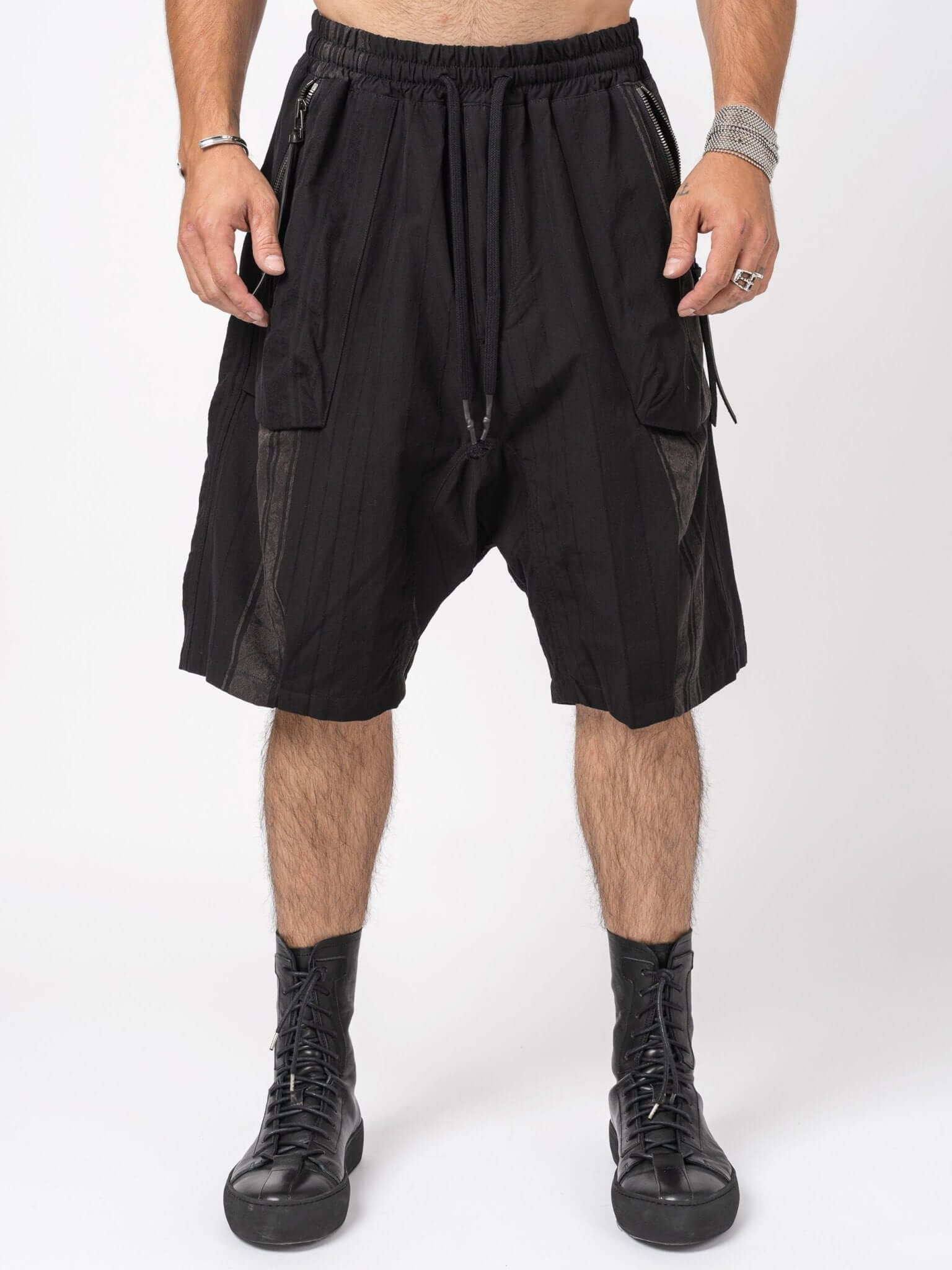 D.HYGEN Crack Random Stripe Jacquard Baggy Shorts