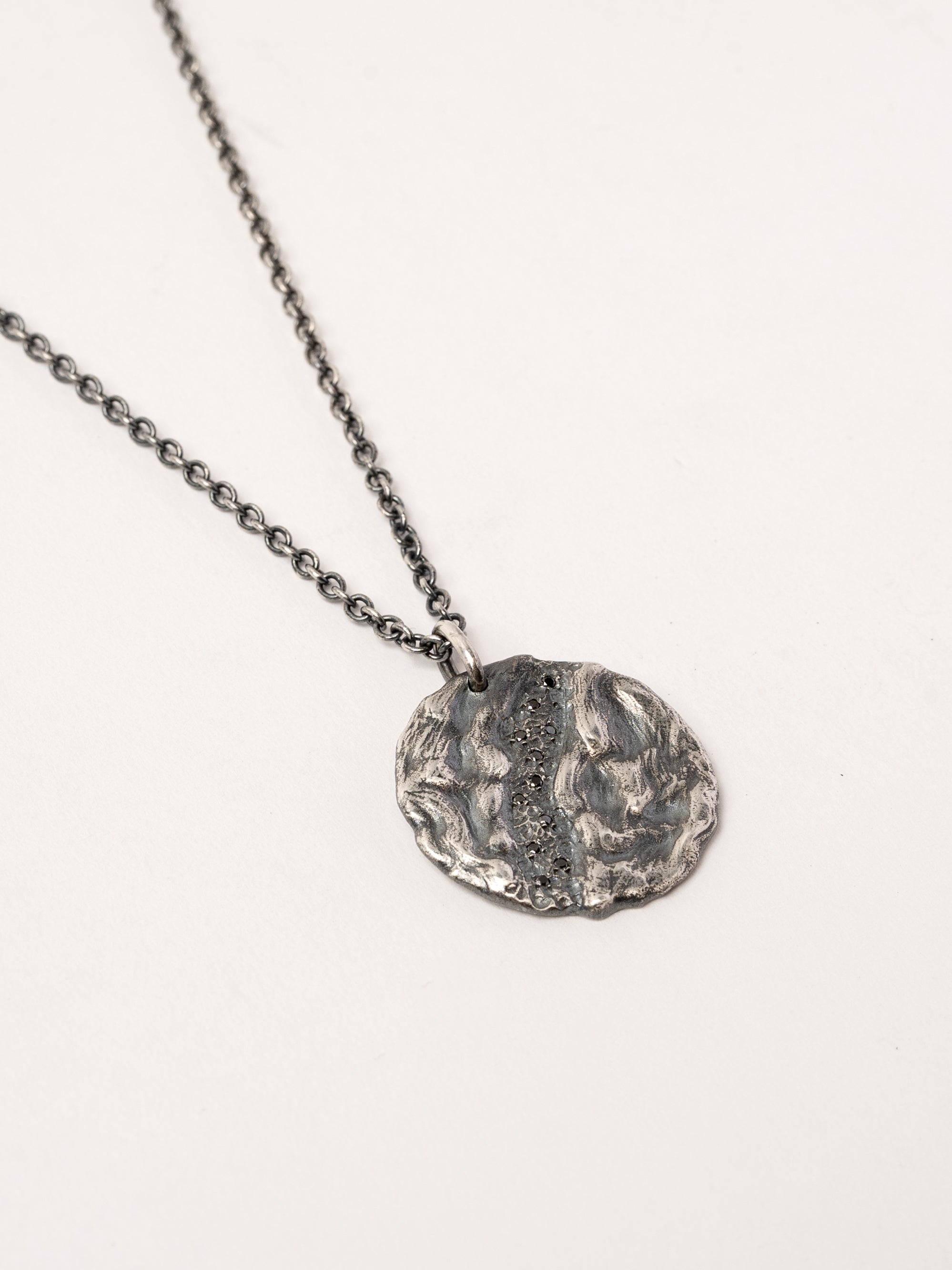 Textured Disc Necklace with Black Diamonds - INN7