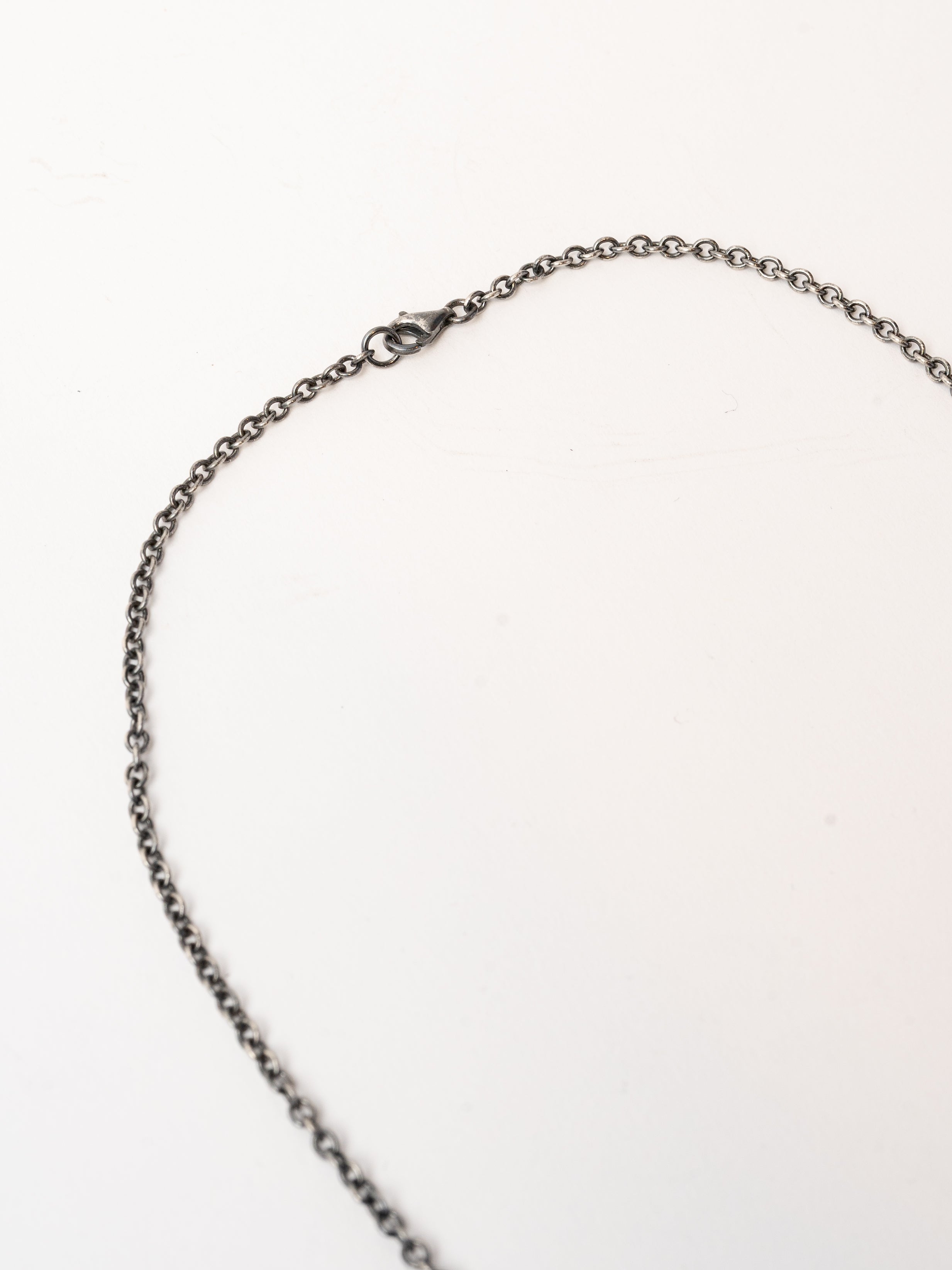 Textured Disc Necklace with Black Diamonds - INN7
