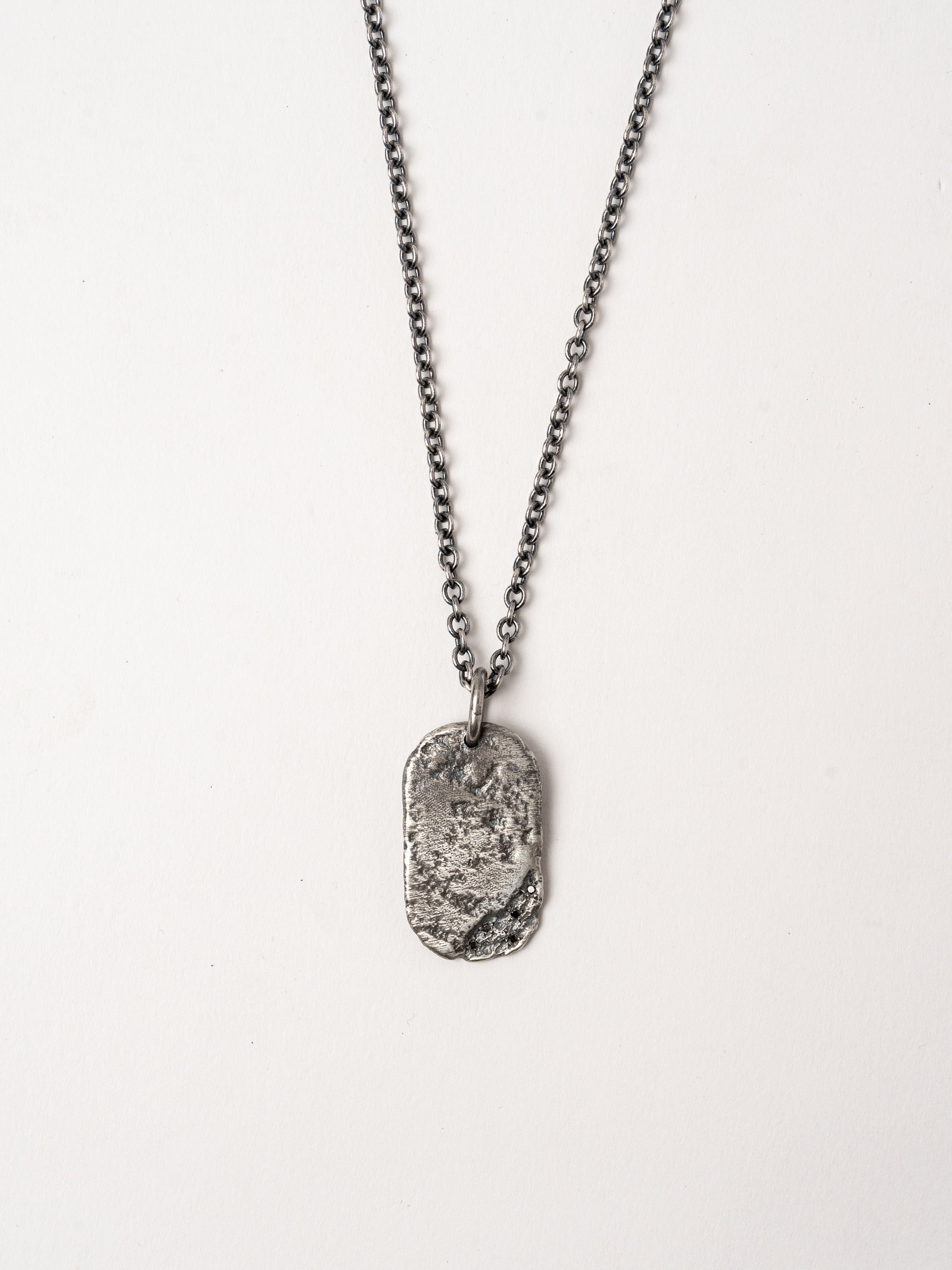 Tag Necklace with Black Diamonds - INN7