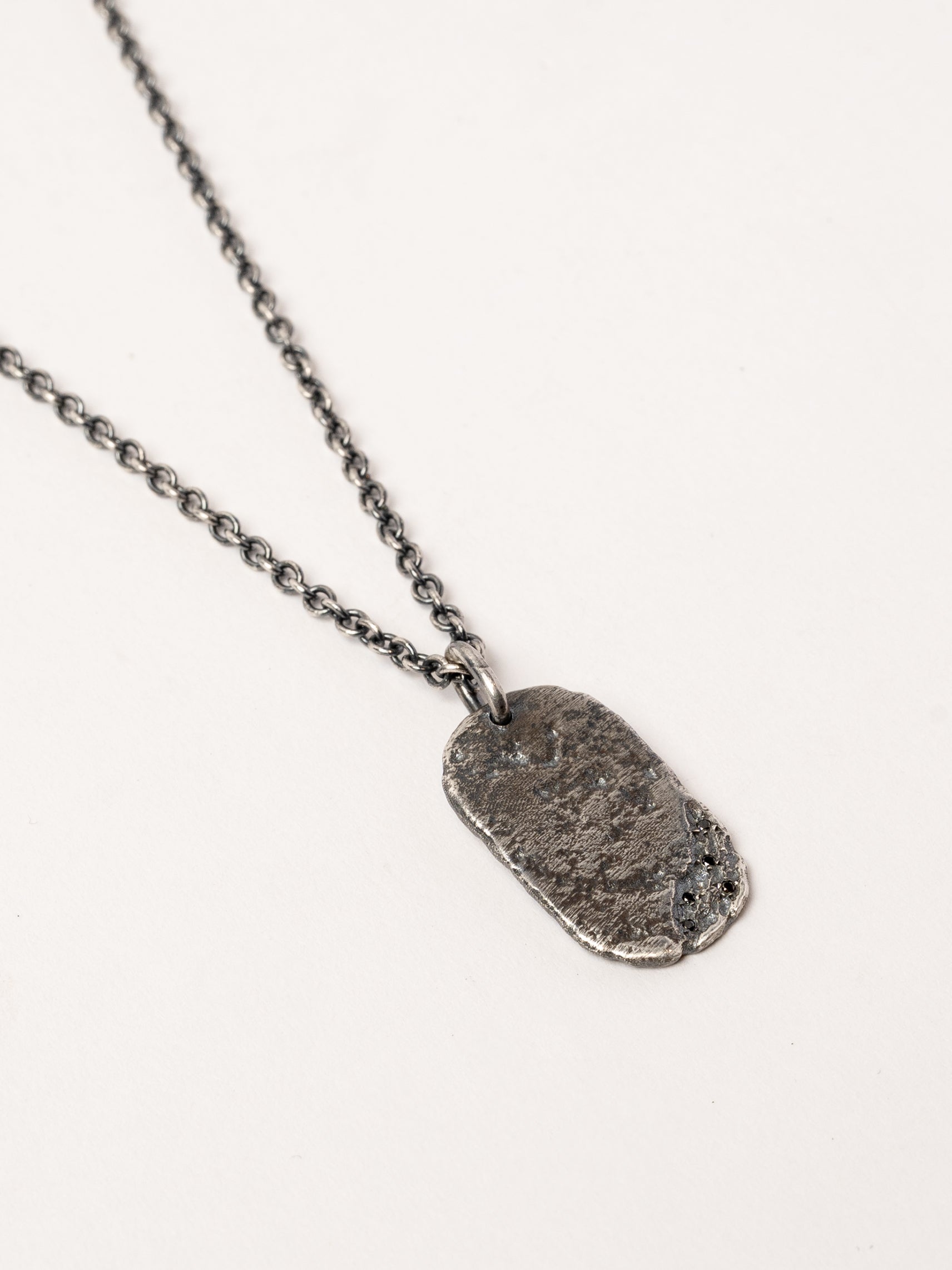 Tag Necklace with Black Diamonds - INN7