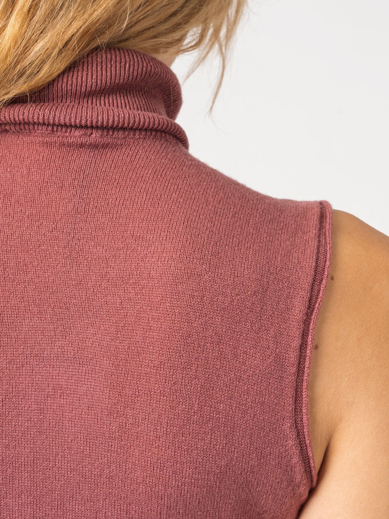 Sleeveless Cashmere Turtleneck Knit