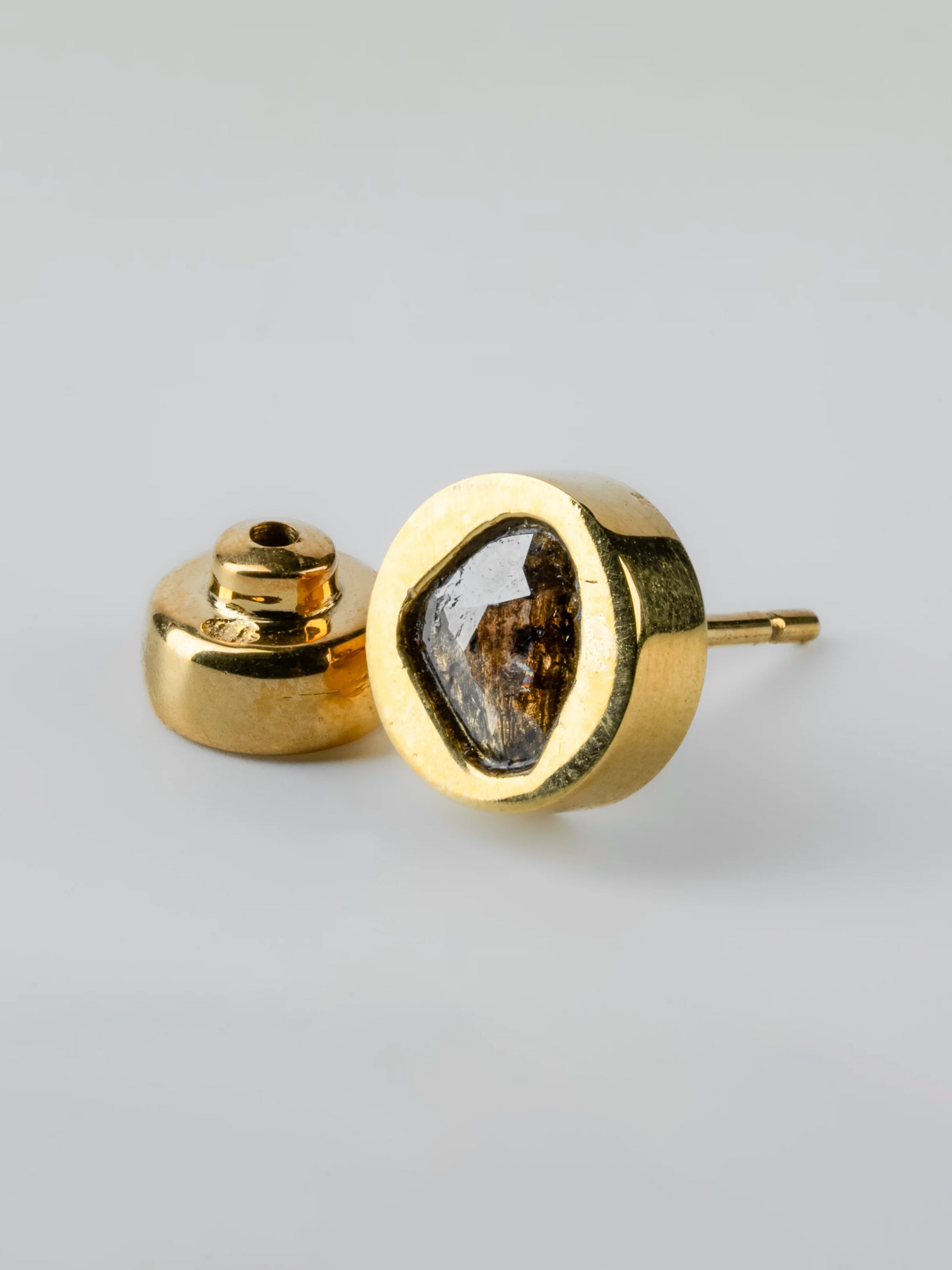 STUD EARRING - INN7
