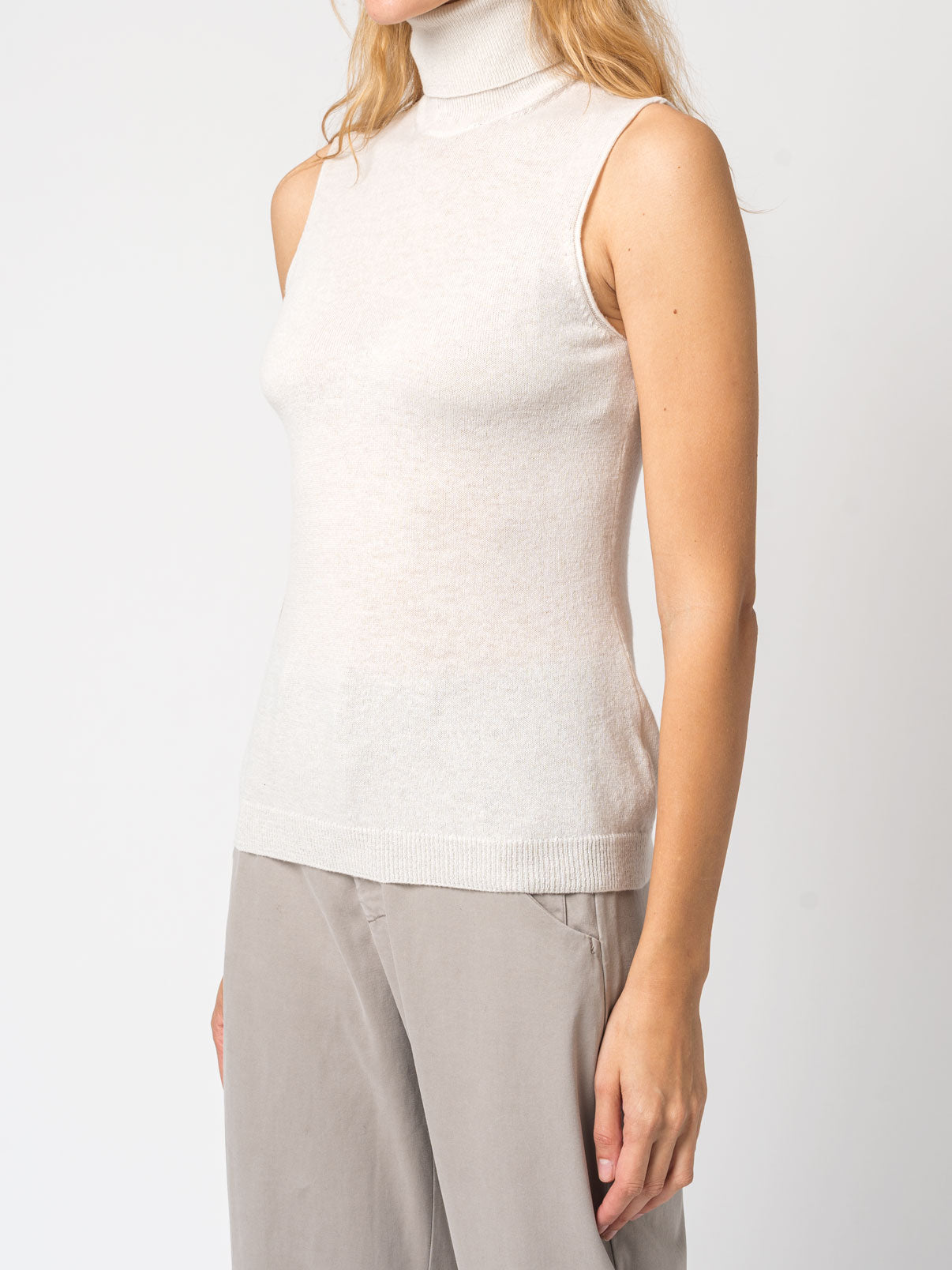 Sleeveless Cashmere Turtleneck Knit