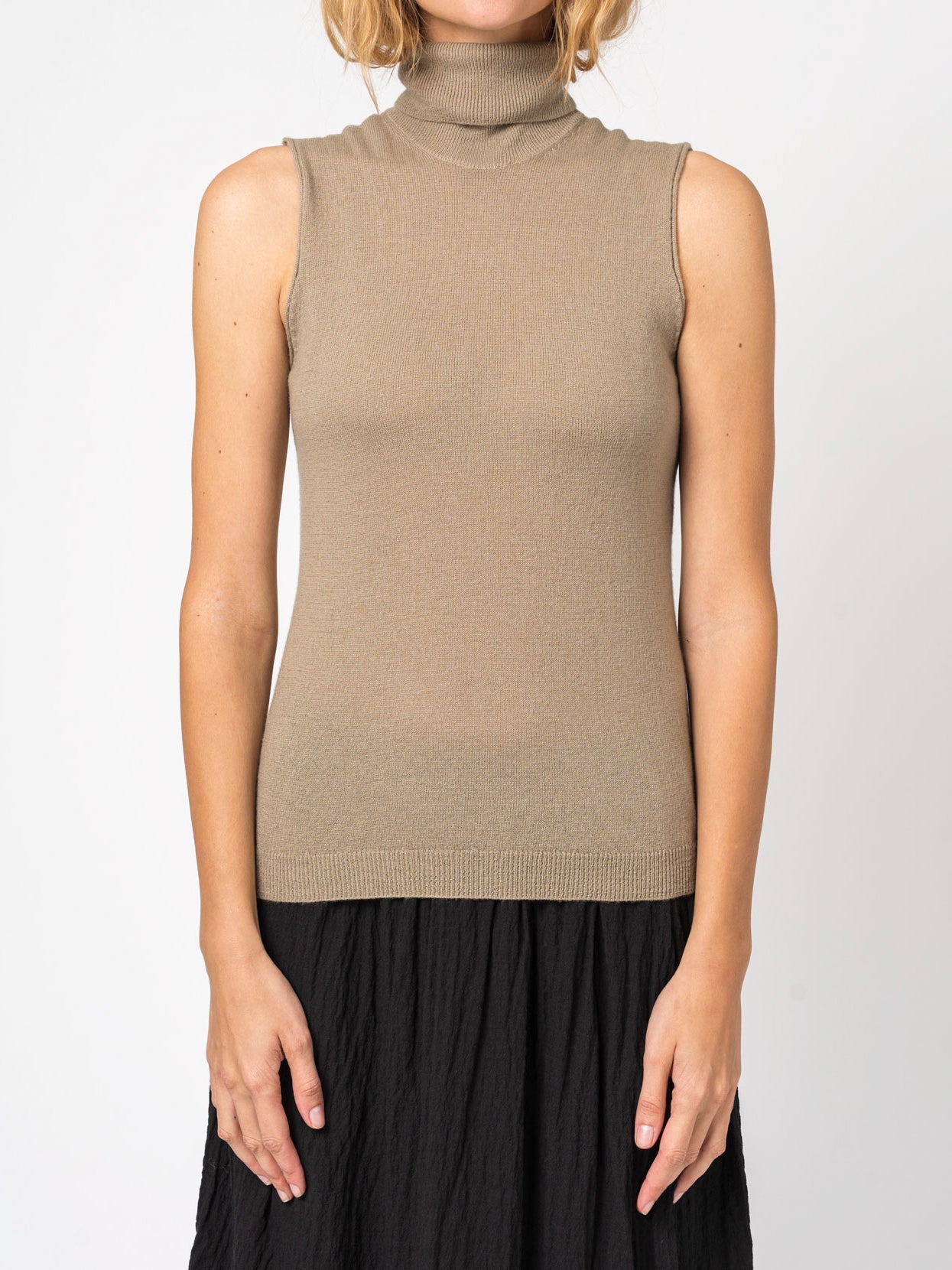 Sleeveless Cashmere Turtleneck Knit