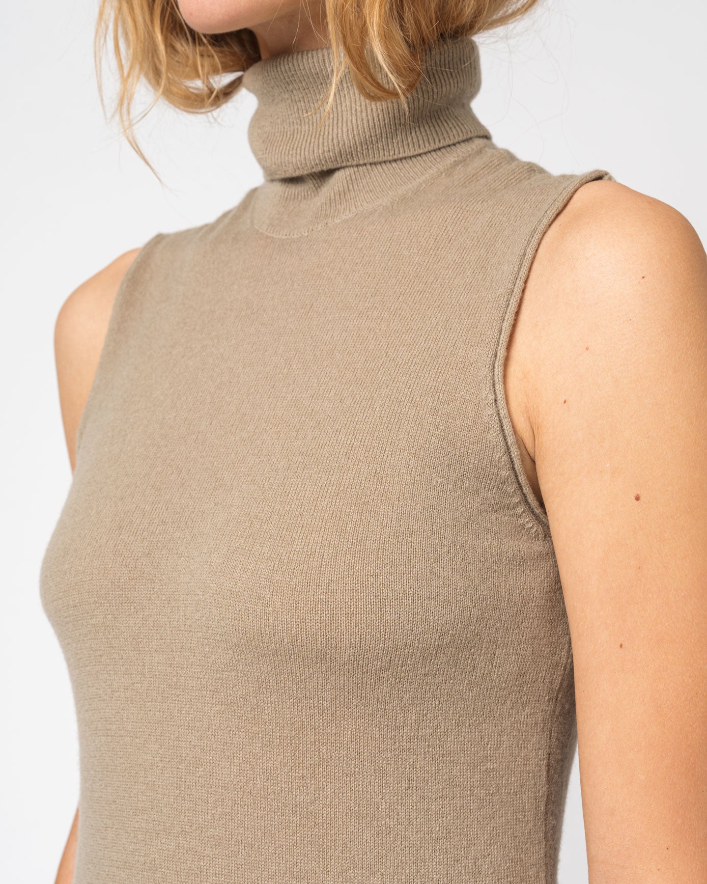 Sleeveless Cashmere Turtleneck Knit