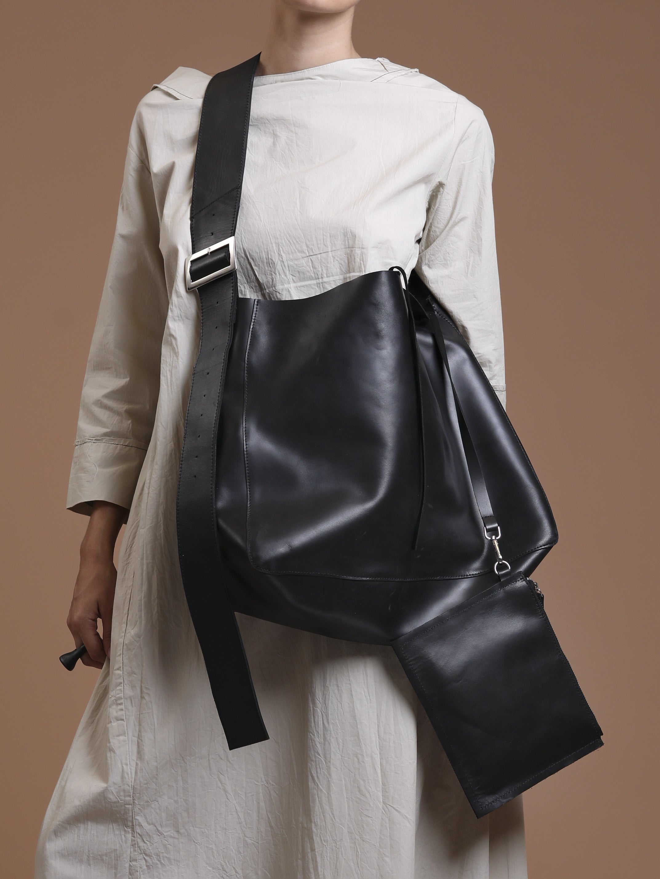 Wide Strap Leather Crossbody Bag - INN7