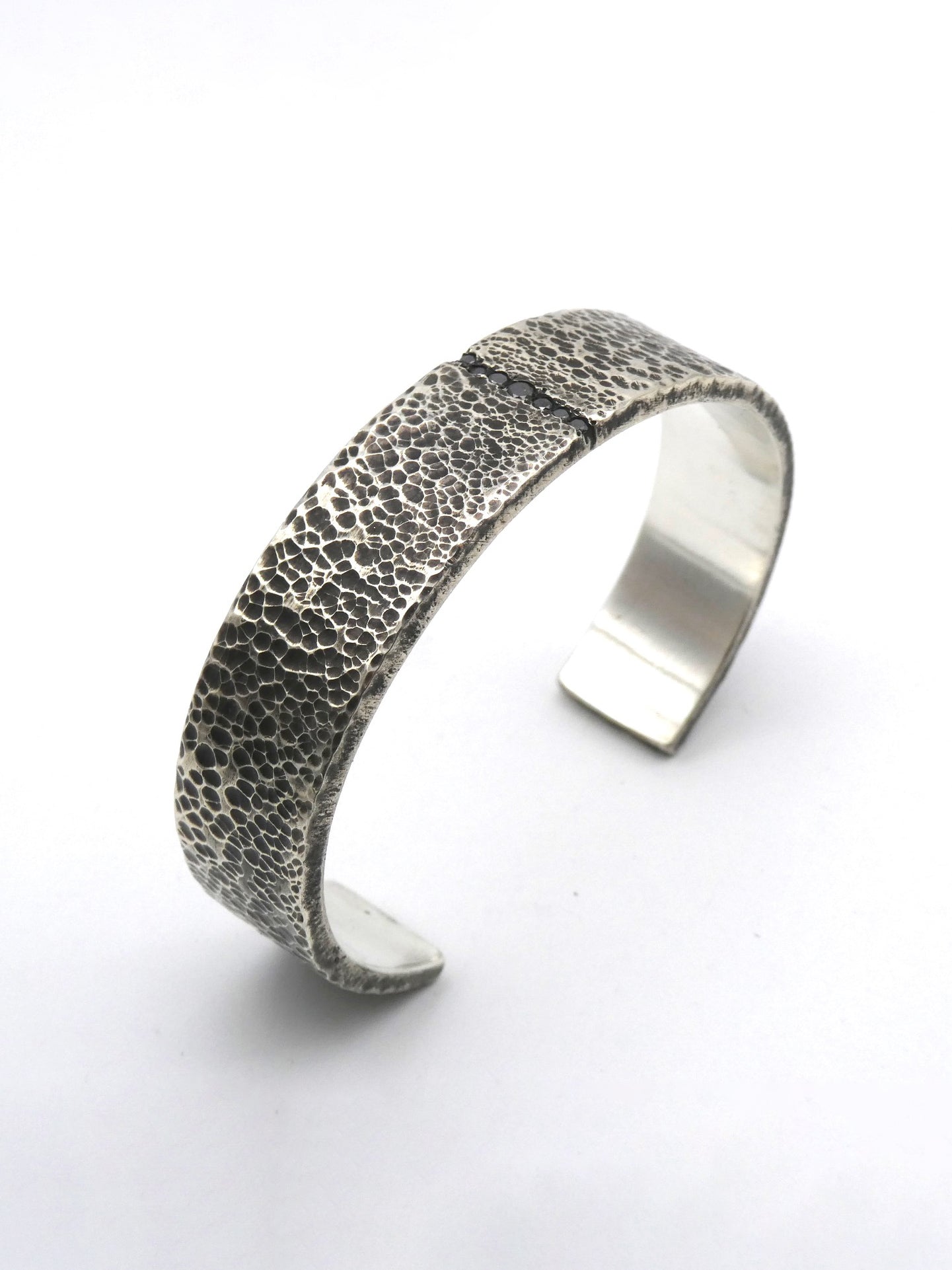 Cuff Bracelet with Black Diamonds - INN7