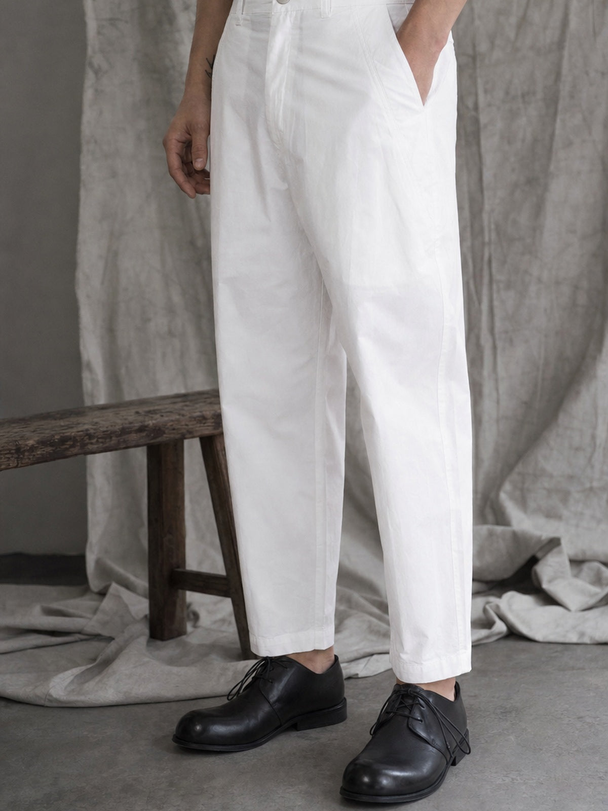 AITO Tapered Pants, תצוגת לבישה עריכתית