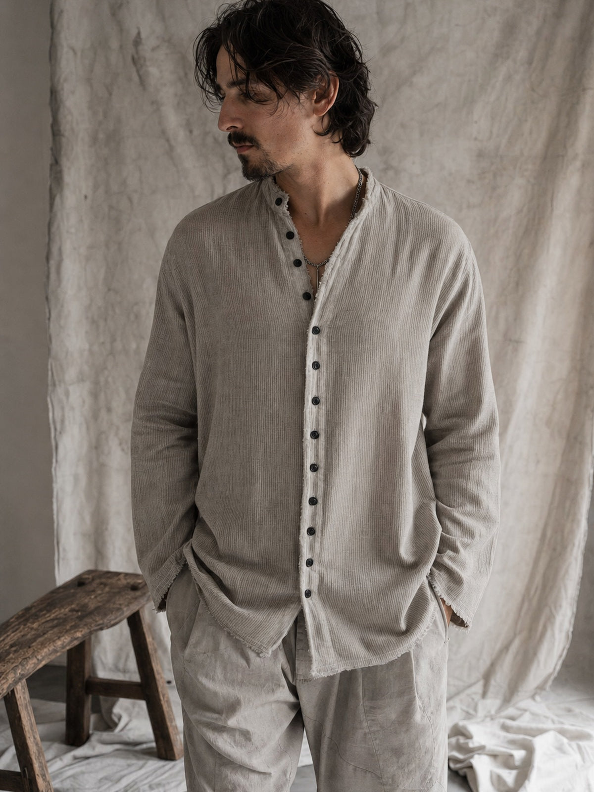 AITO Cotton Button-Up Shirt, תצוגת לבישה עריכתית