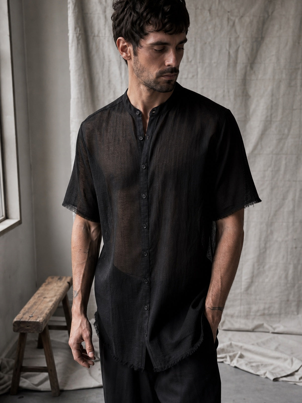 AITO Sheer Cotton Short-Sleeve Shirt, תצוגת לבישה עריכתית