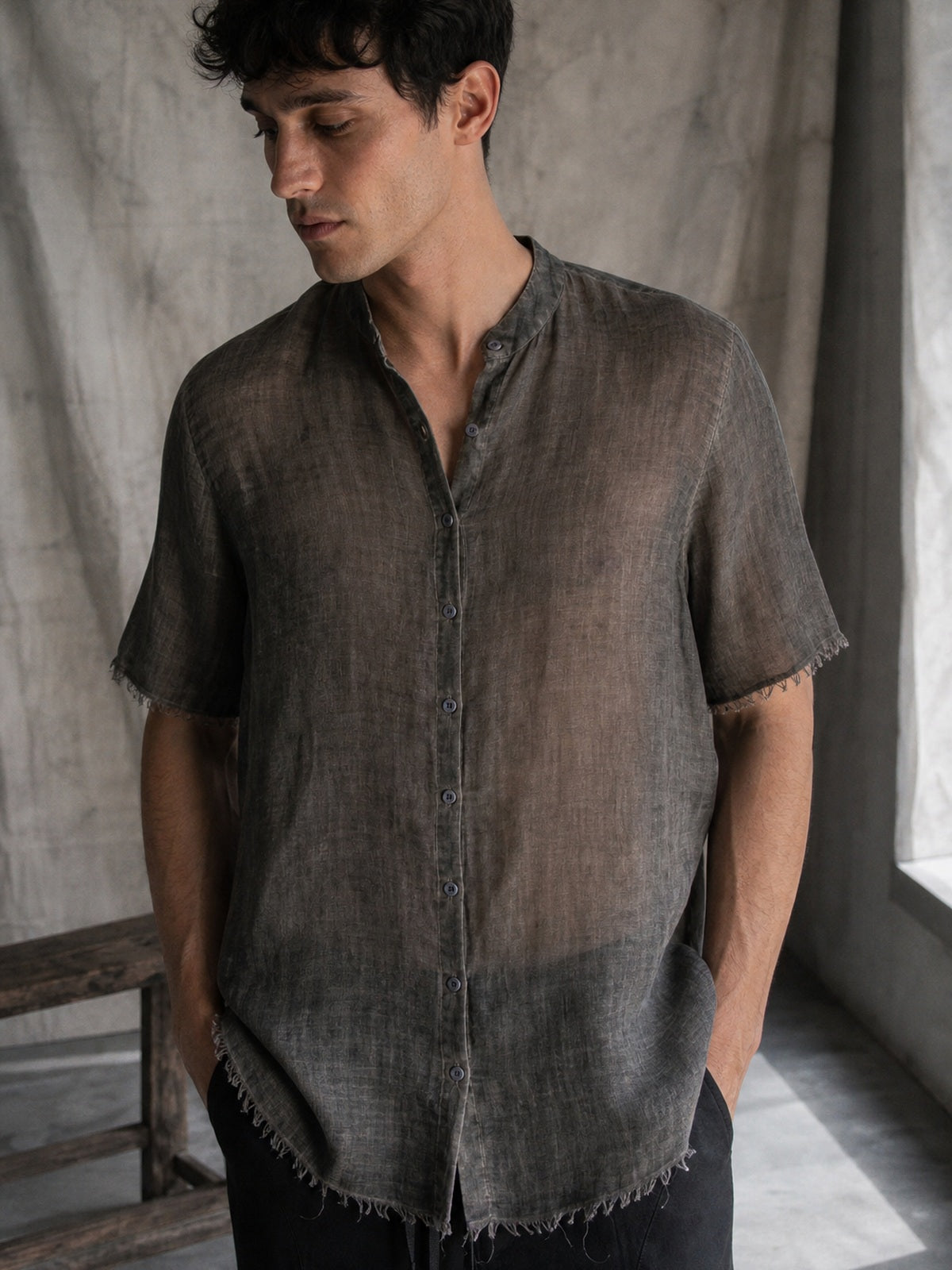 AITO Sheer Cotton Short-Sleeve Shirt, תצוגת לבישה עריכתית