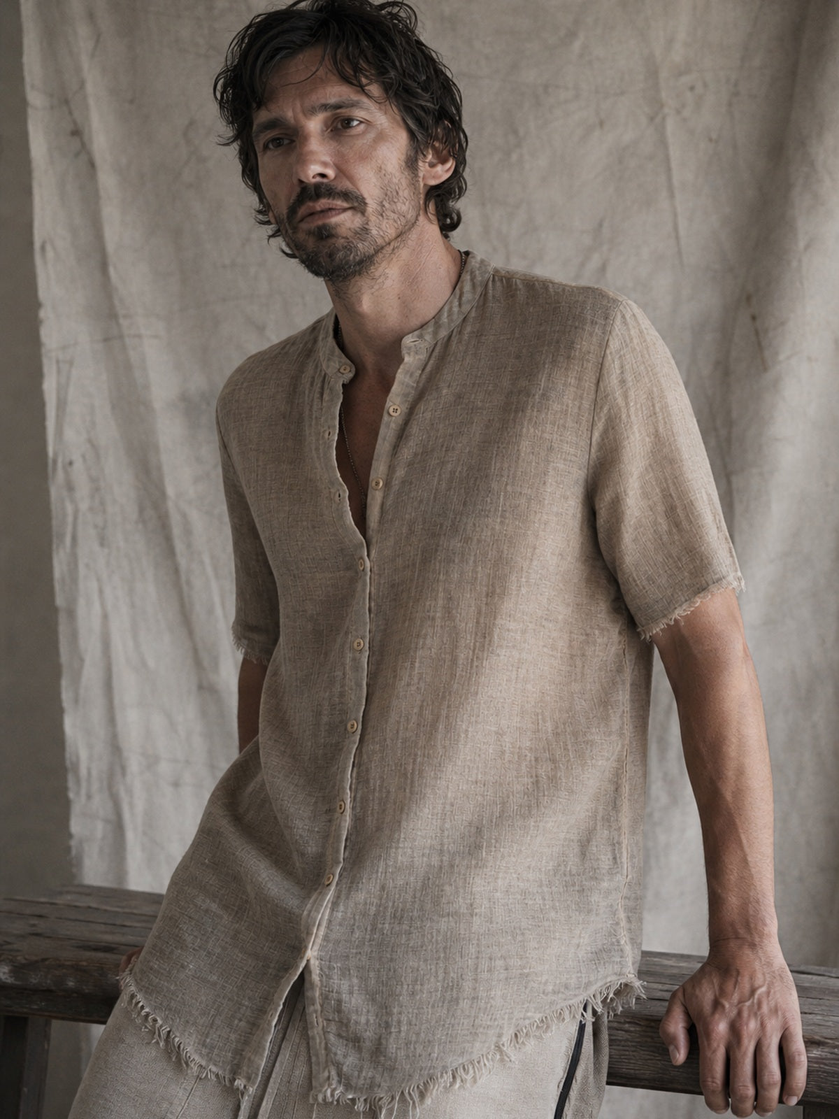 AITO Sheer Cotton Short-Sleeve Shirt, תצוגת לבישה עריכתית