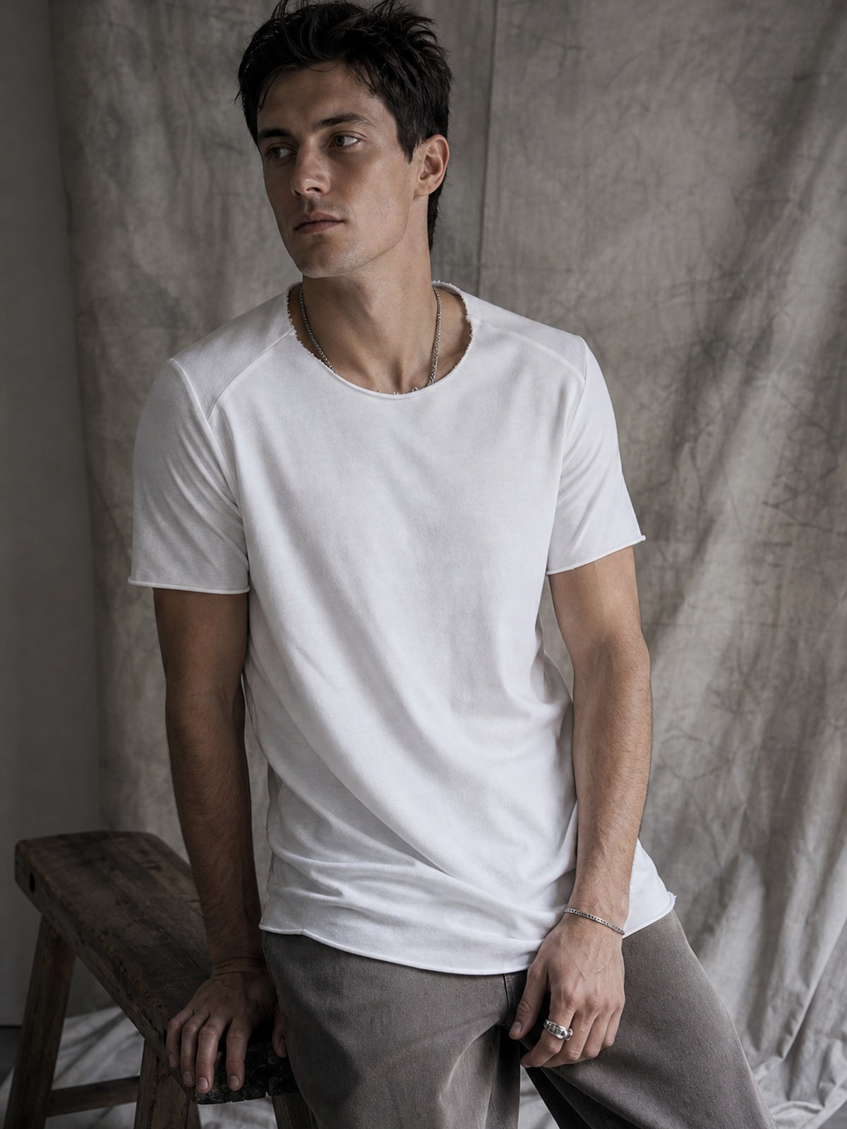 AITO TSHIRT, תצוגת לבישה עריכתית