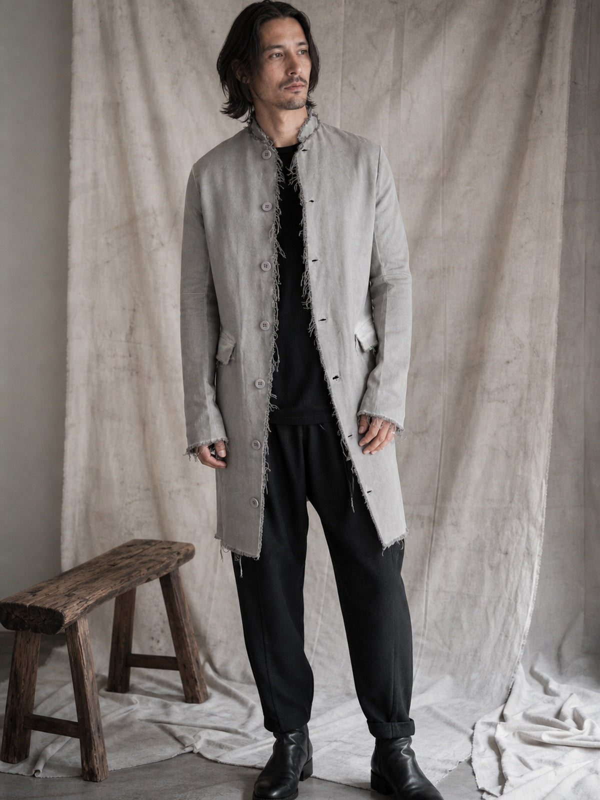 AITO Long Frayed Edge Button-Up Jacket, תצוגת לבישה עריכתית