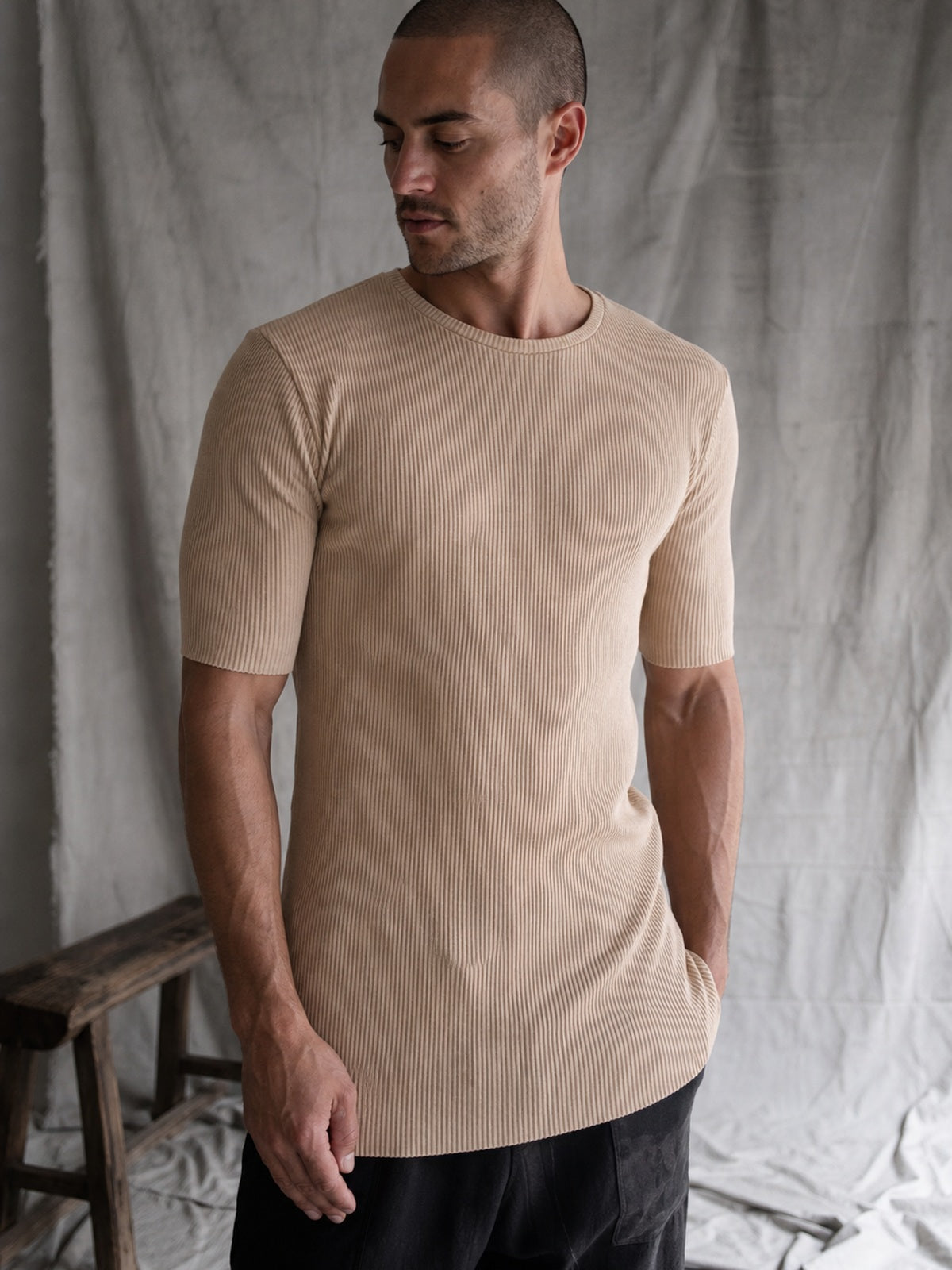 AITO Ribbed T-shirt, תצוגת לבישה עריכתית