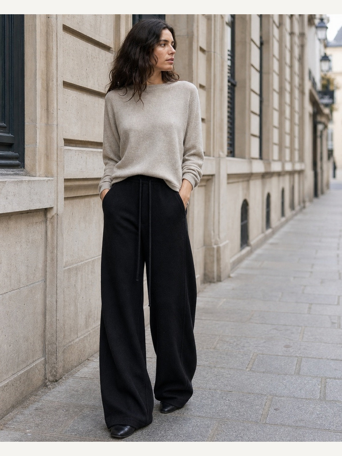 תמונת אווירה עריכתית של INN7 עבור Wide-Leg Wool Trousers — THOM KROM