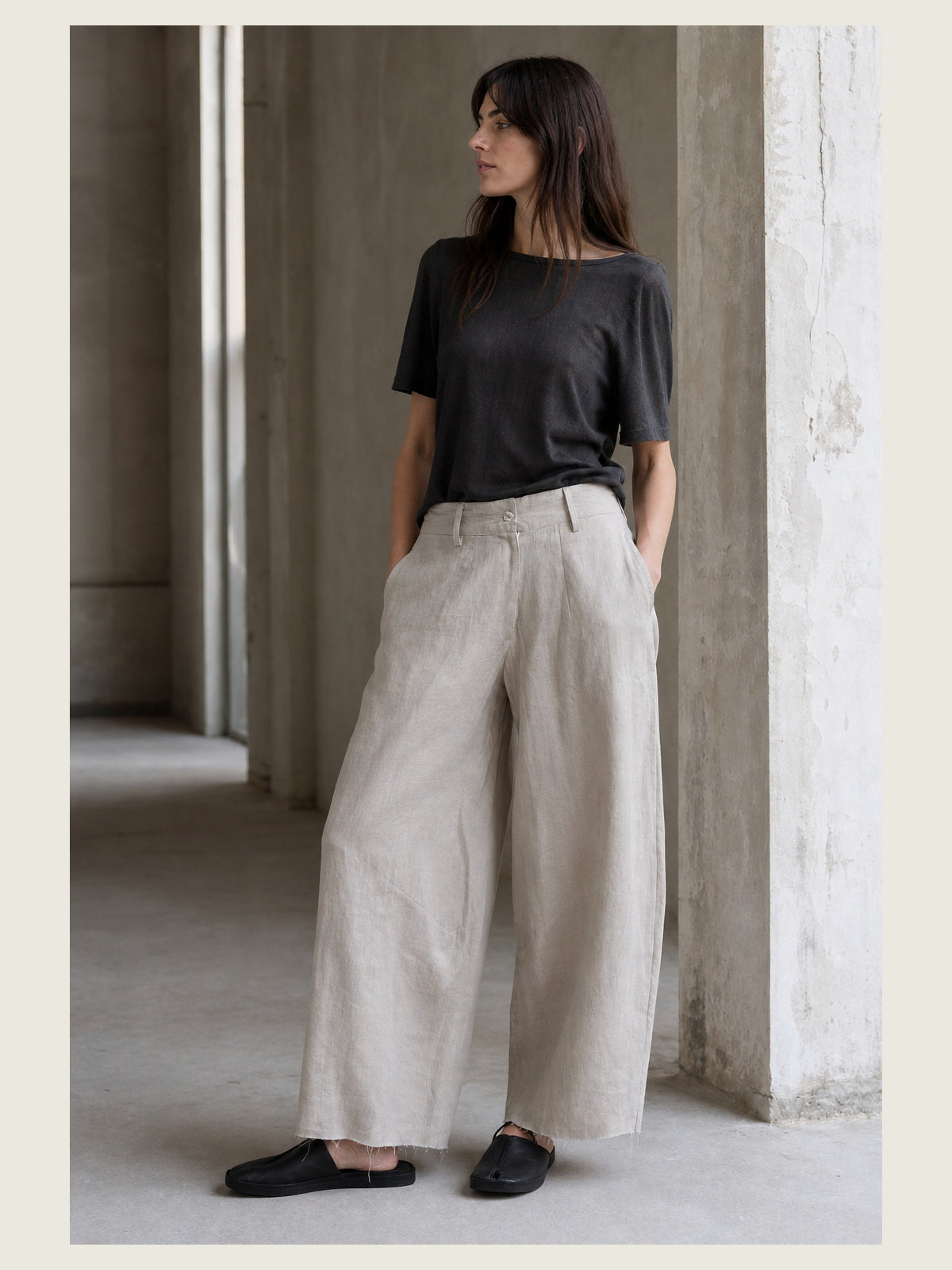 תמונת אווירה עריכתית של INN7 עבור Oversize Wide Linen Pants — DEVA KANYA
