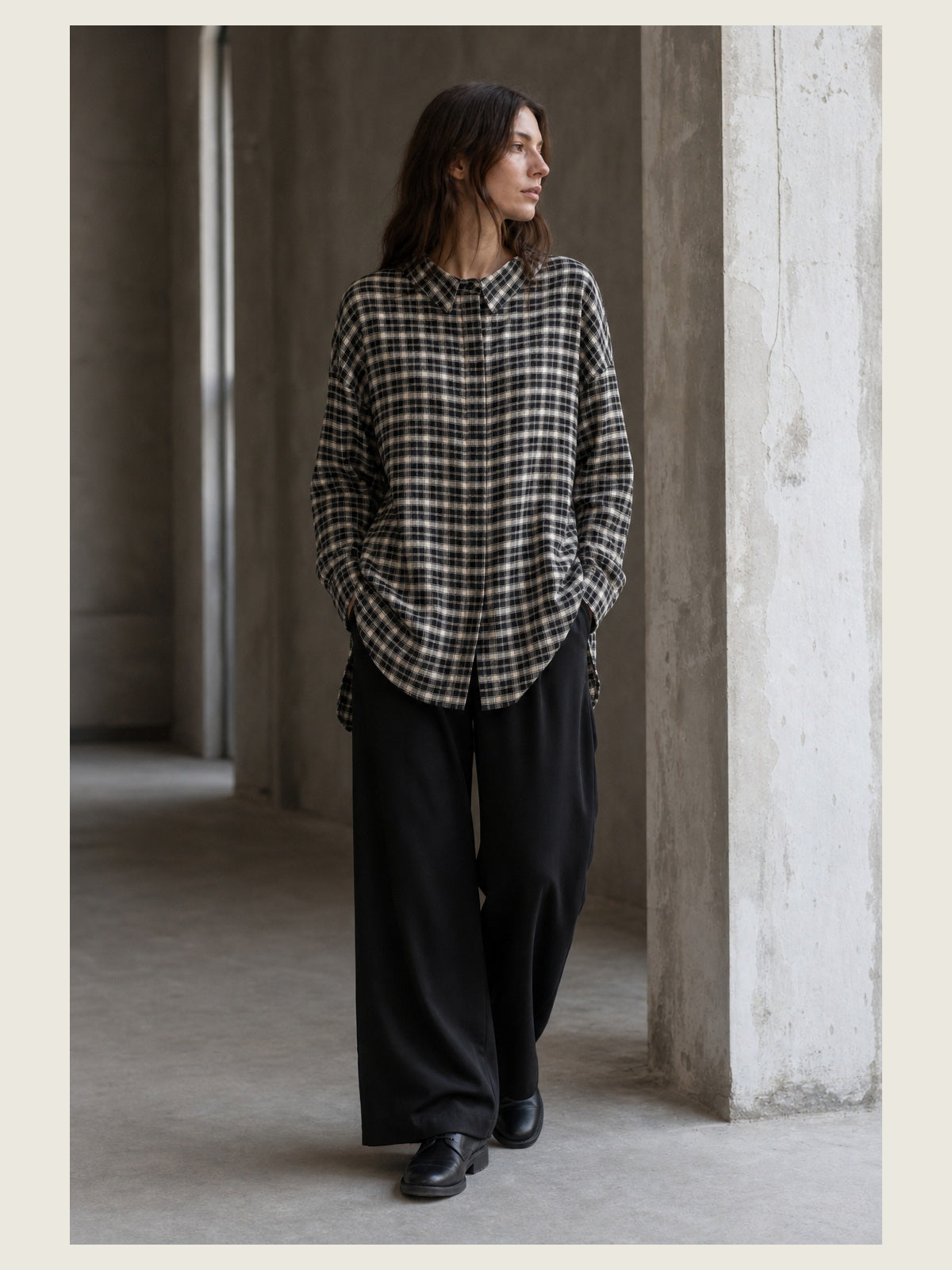 תמונת אווירה עריכתית של INN7 עבור Oversized Plaid Cotton Shirt — 139DEC