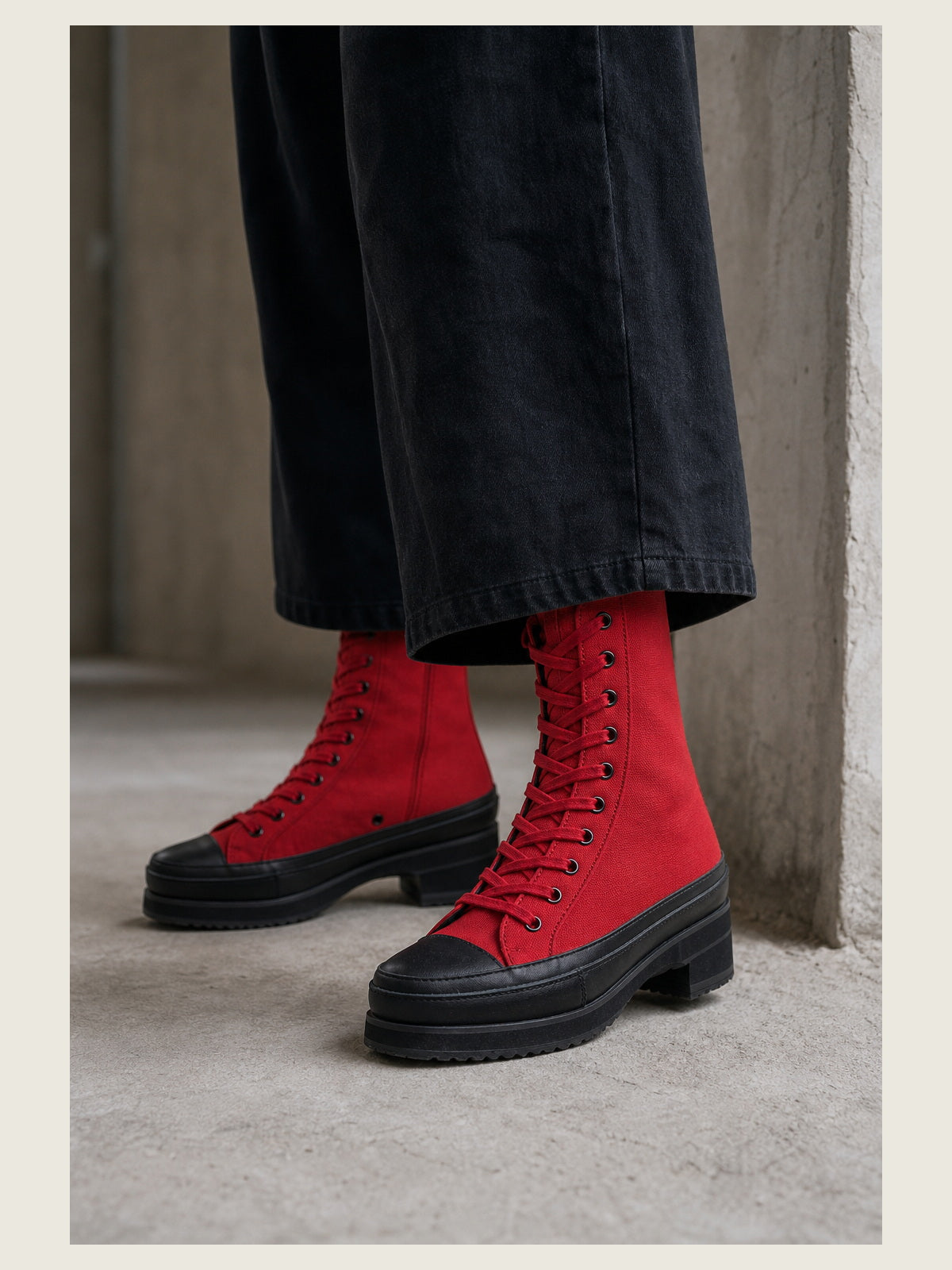 תמונת אווירה עריכתית של INN7 עבור SNEAKERS — YOHJI YAMAMOTO