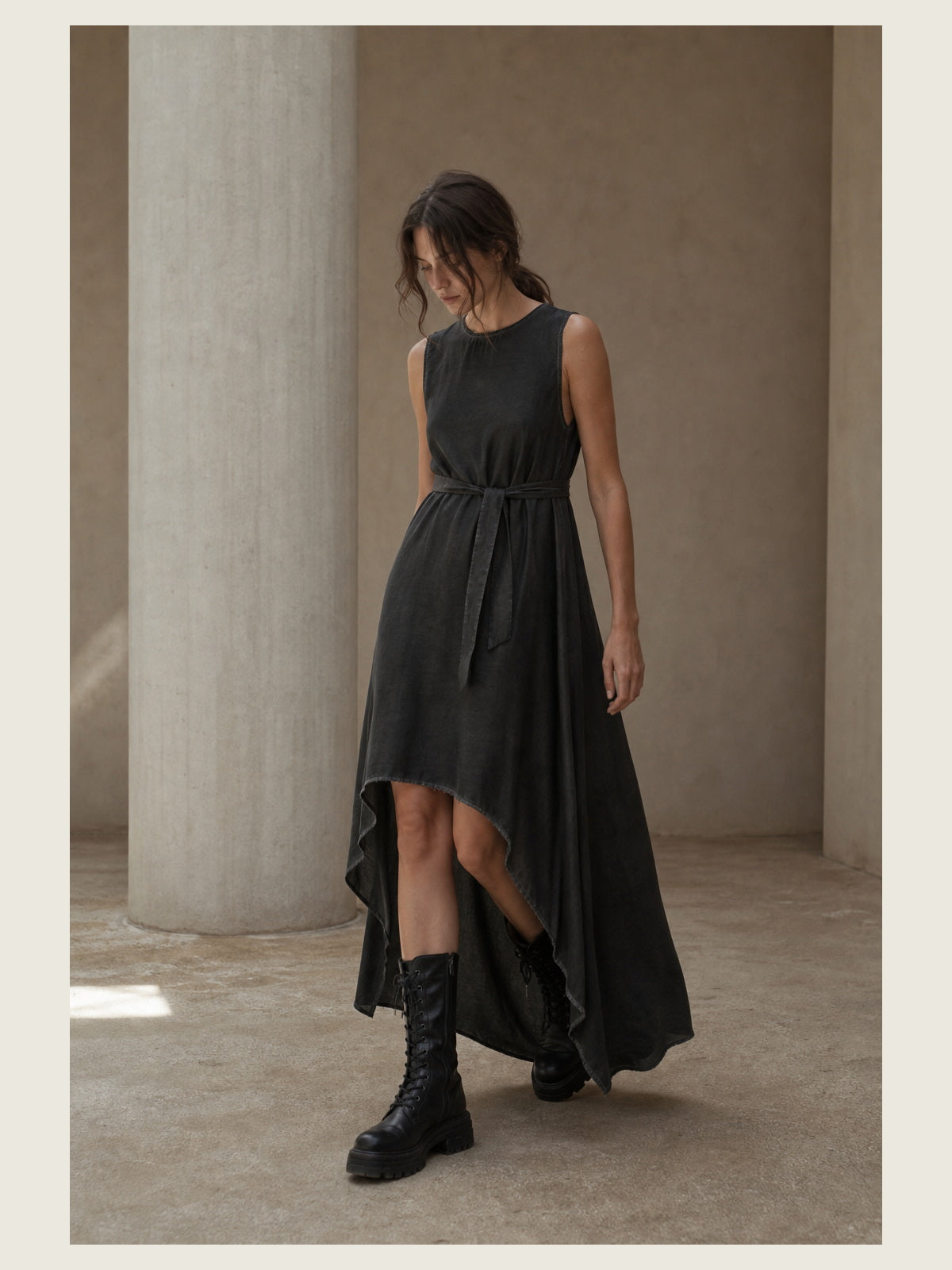 תמונת אווירה עריכתית של INN7 בסביבת טיח עבור Viscose Satin Asymmetrical Dress — LA HAINE INSIDE US